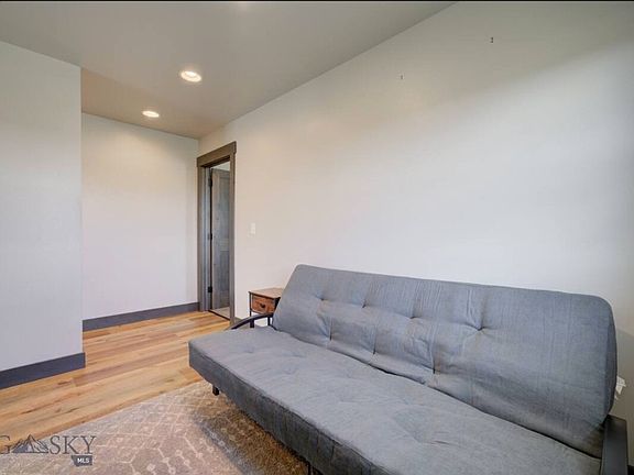 3rd image of 421 Otis Ave