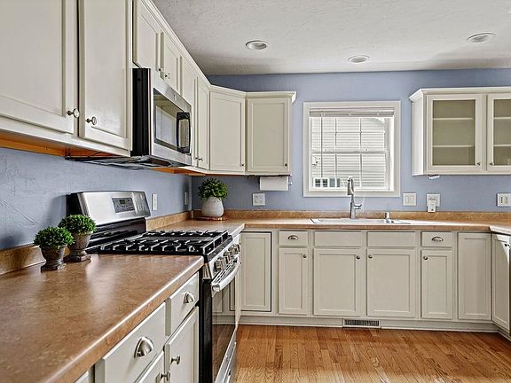 3rd image of 4111 N Trailway Ln