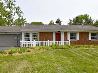 924 Gloria Dr, Macedonia, OH 44056