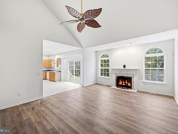 4th image of 38 Centennial Dr