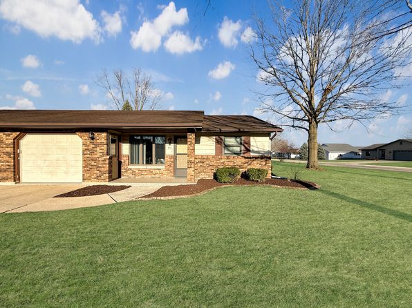 652 N Star Dr #1, Lena, IL 61048