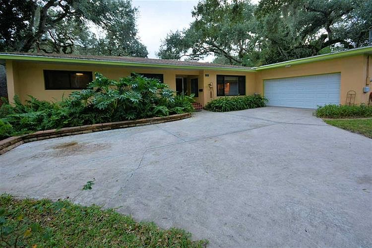 1st image of 70 Willow Dr