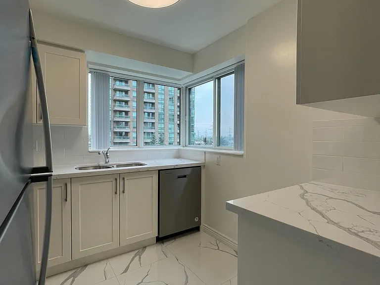 29 Pemberton Ave #503 — Photo 7