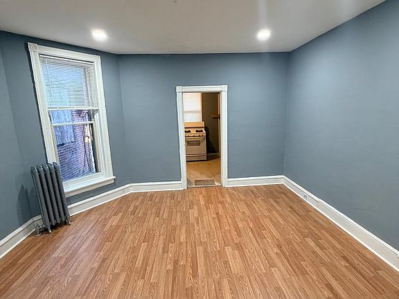 4th image of 5520 Addison St