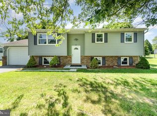 2110 Douglas Dr, Carlisle, PA 17013