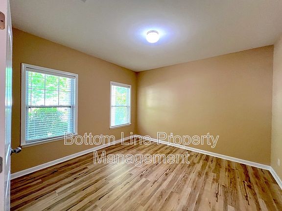4th image of 815 Sarah Laura Ln