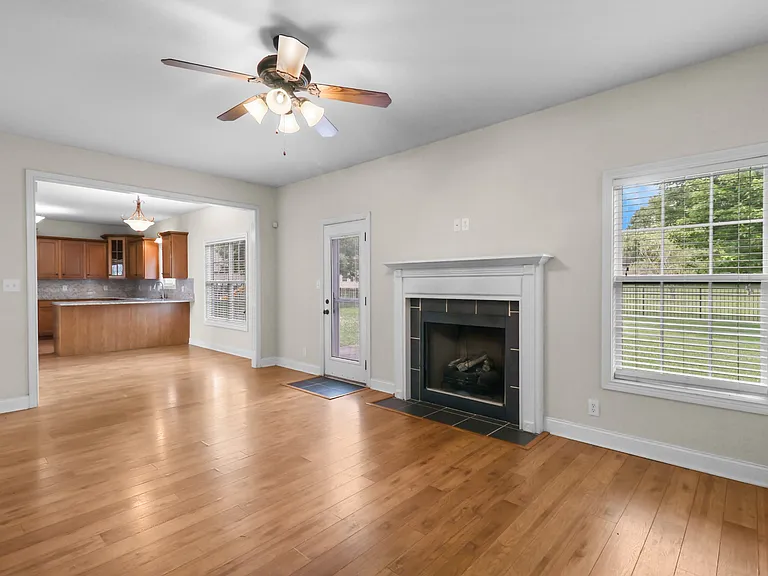 1093 Willow Cir — Photo 23