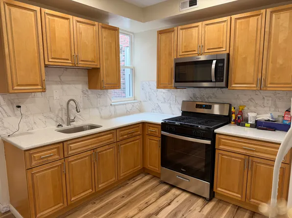 2121 S 11th St Floor 3, Philadelphia, PA 19148