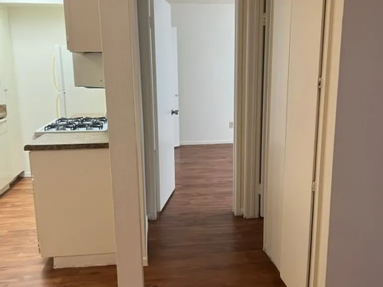 El Dorado Apartments — Photo 52