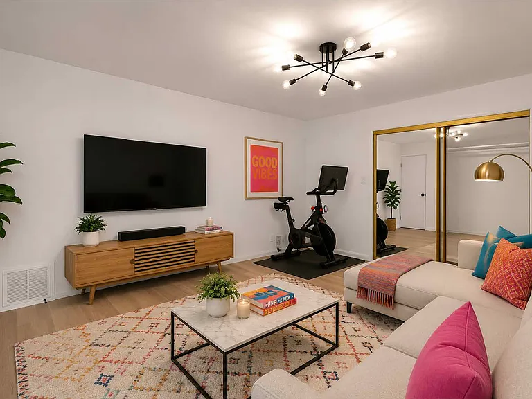 70 Crestline Dr #6 — Photo 2