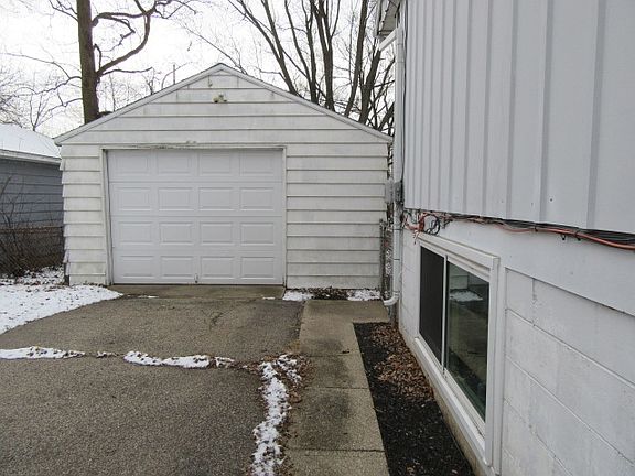 2nd image of 3639 Wood St