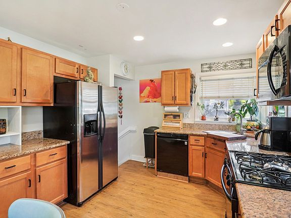 3rd image of 331 S Lake St