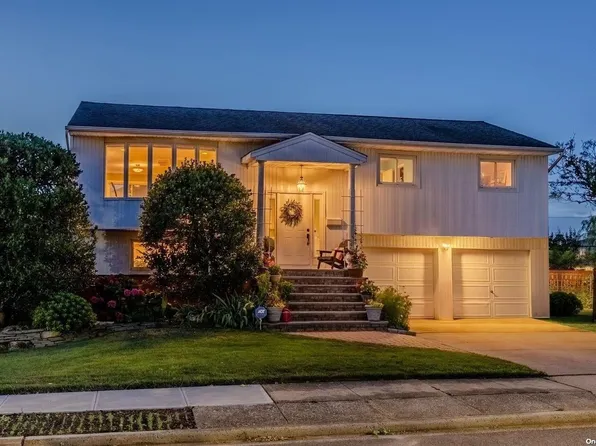 2923 Hampton Court, Wantagh, NY 11793