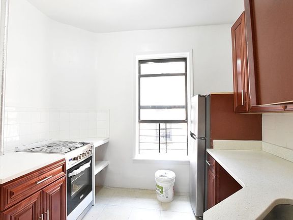 3rd image of 559 W 140th St APT 42