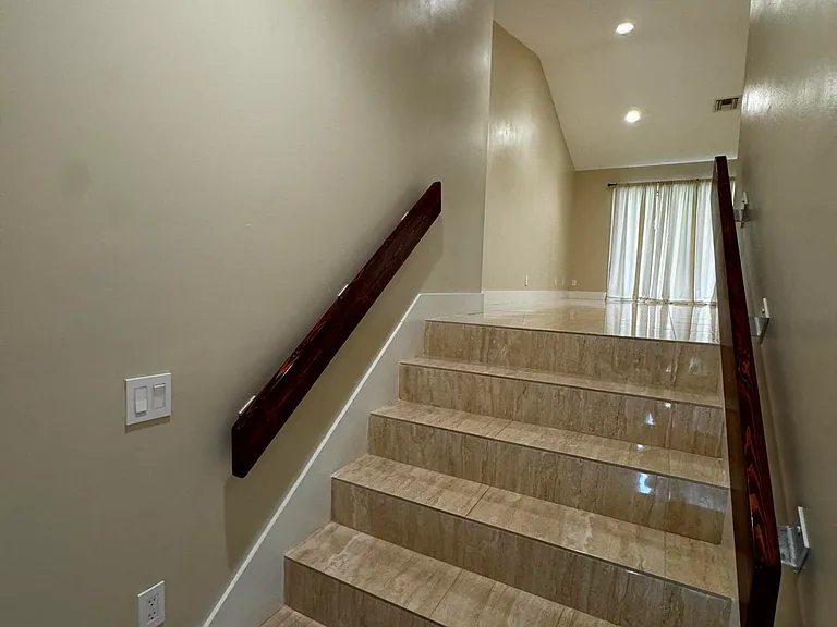 5520 Coach House Cir #G — Photo 4