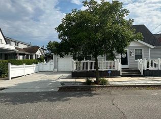 714 W Walnut St, Long Beach, NY 11561