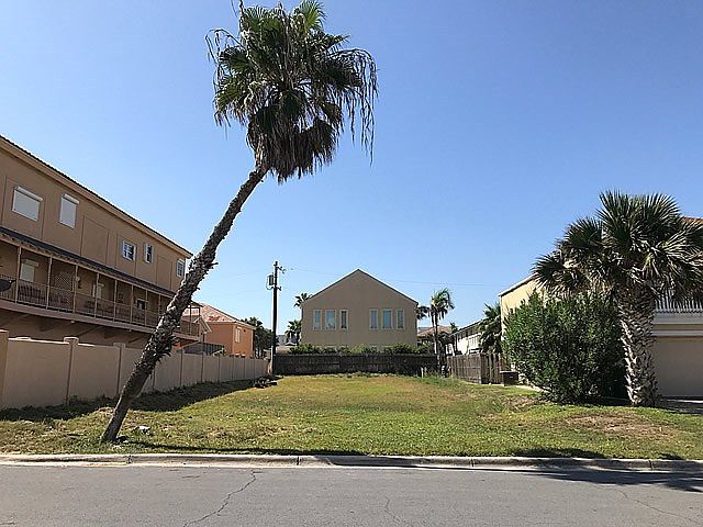 1st image of 131 E Mesquite St