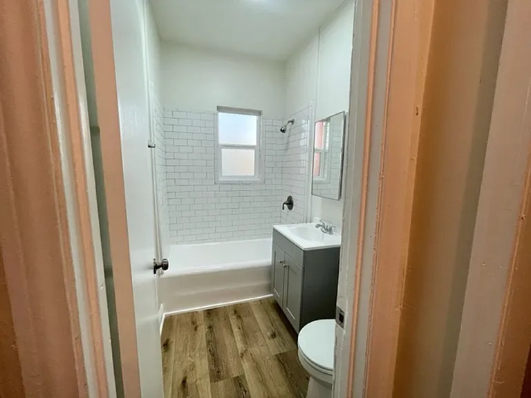 Beautiful Newly Renovated Apartment in Koreatown — Photo 10