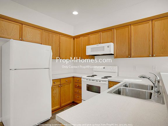 3rd image of 8422 SE Clinton St
