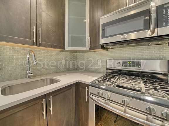3rd image of 2704 Hoyt Ave S APT 3D