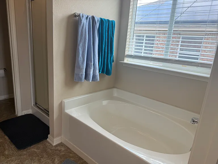 5811 Alexandria Dr — Photo 12