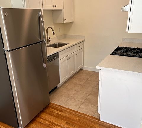 3rd image of 307 Valencia St APT 206