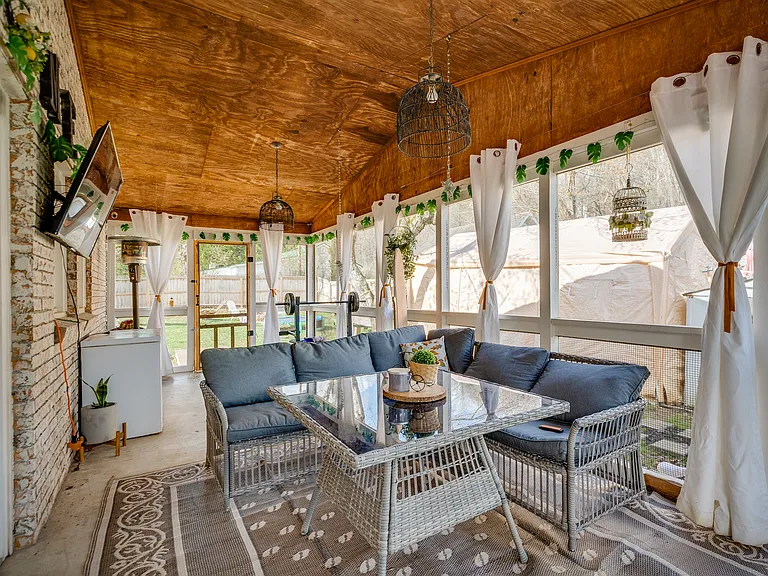 2104 Miller Ln — Photo 31