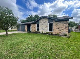 328 Hillside Ct, Burleson, TX 76028