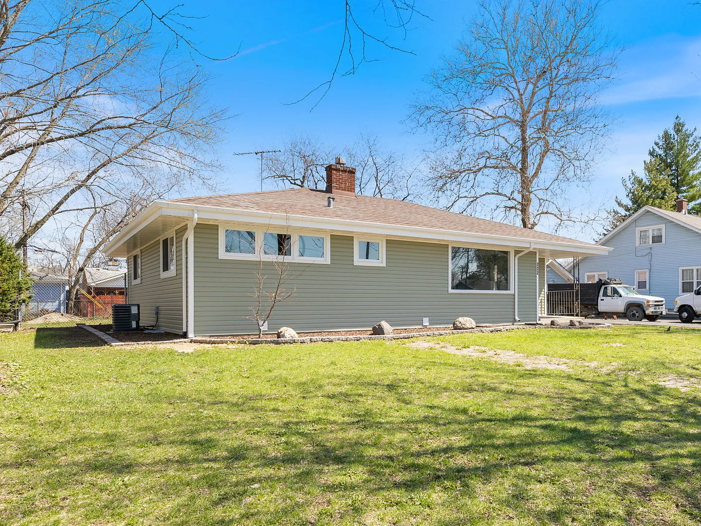 222 S Midland Ave photo 1