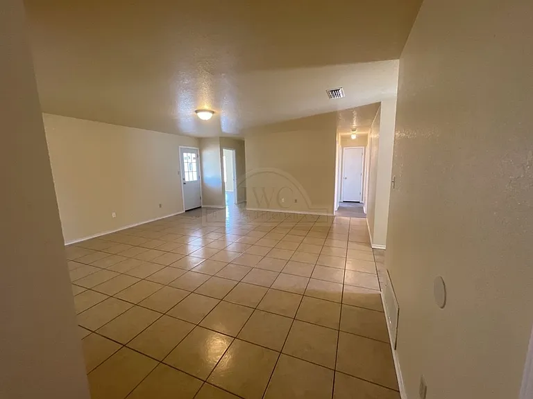 2005 Agate Dr — Photo 3