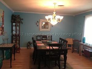 3rd image of 1828 Holly Ln