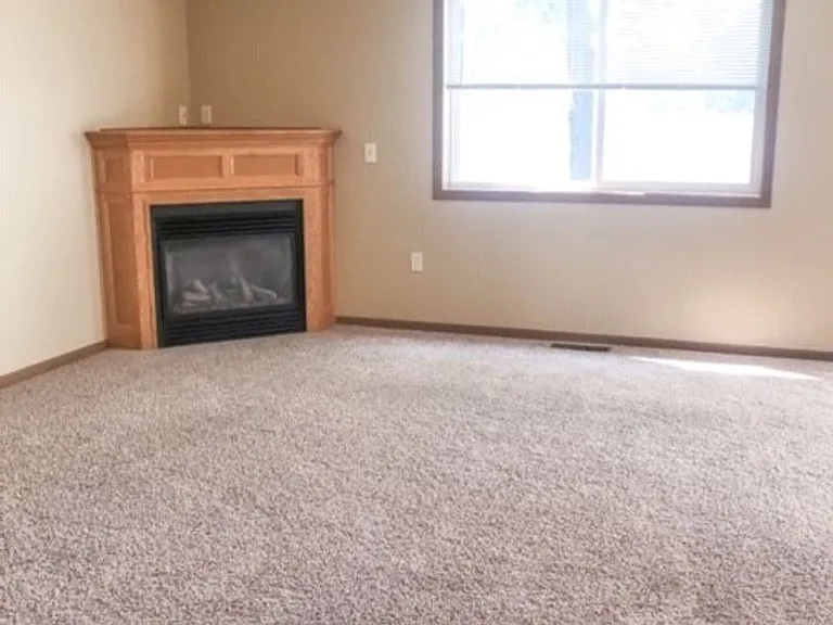 3566-3572 E Meadows Pl — Photo 12