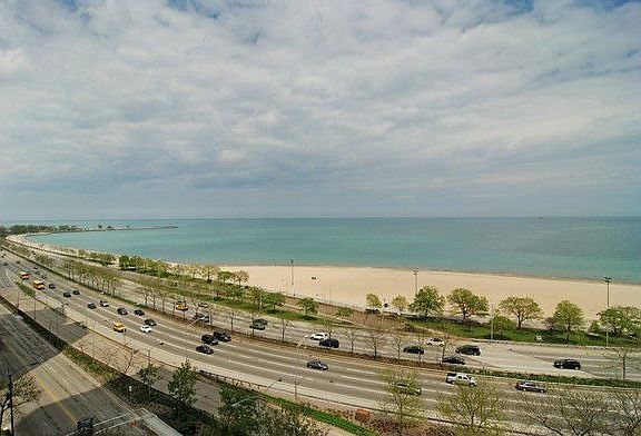 3rd image of 1040 N Lake Shore Dr APT 11B