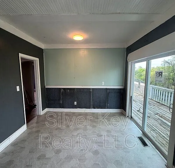 212 S Jackson St — Photo 11