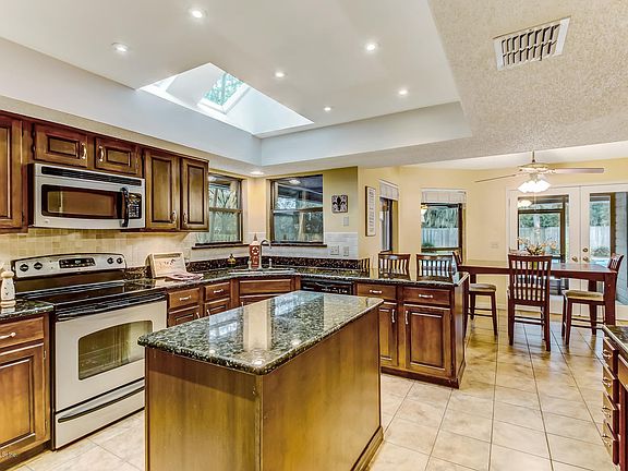 3rd image of 1768 Leyburn Ct