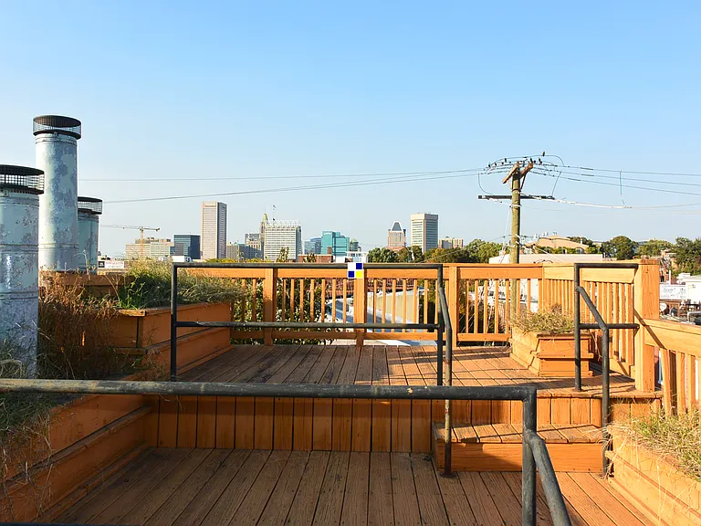 319 E Cross St — Photo 33