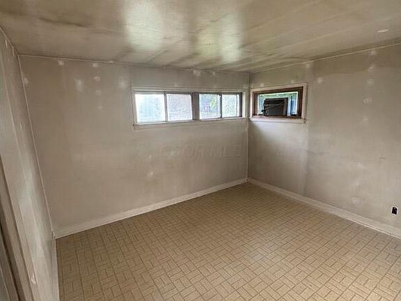 3rd image of 3916 Richard Ave