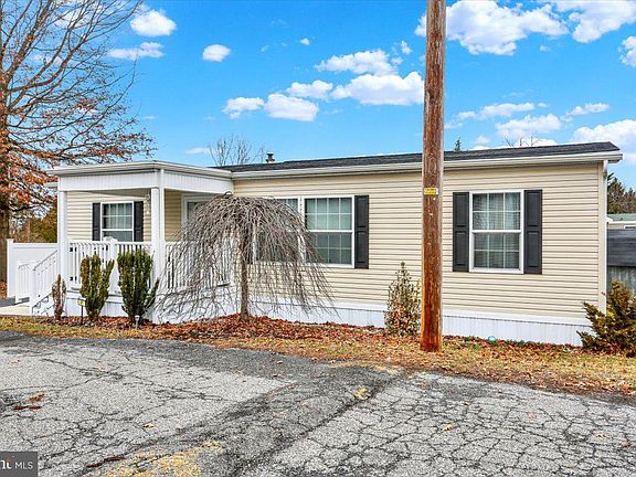 3rd image of 27 Valley View Ct