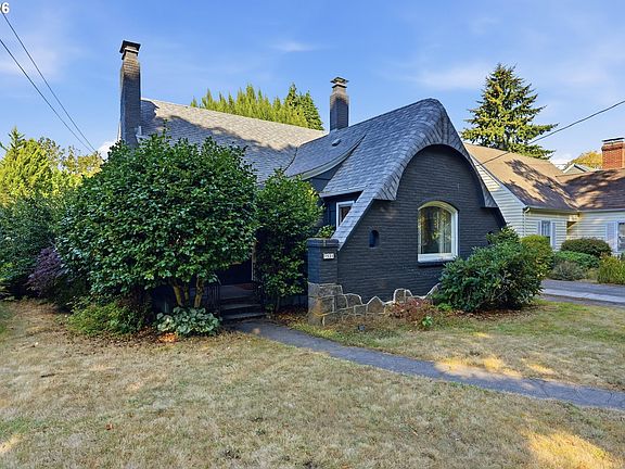 2nd image of 7531 SE Reed College Pl
