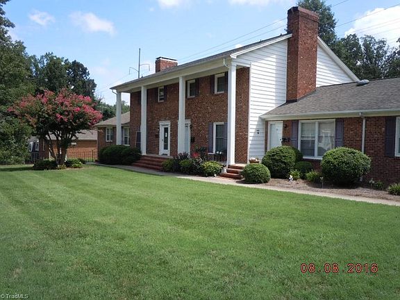 3rd image of 1003 Robin Hood Rd