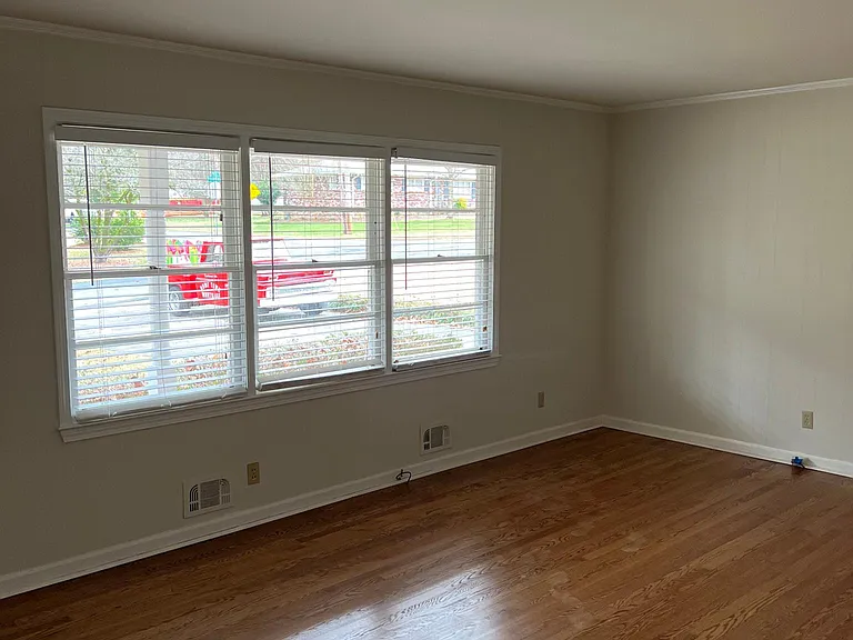 212 Manning Dr — Photo 5