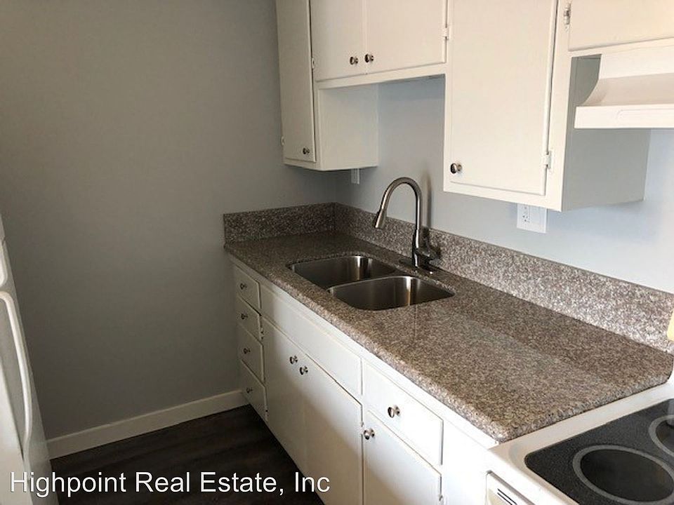 2nd image of 1626 Pine Ave APT B