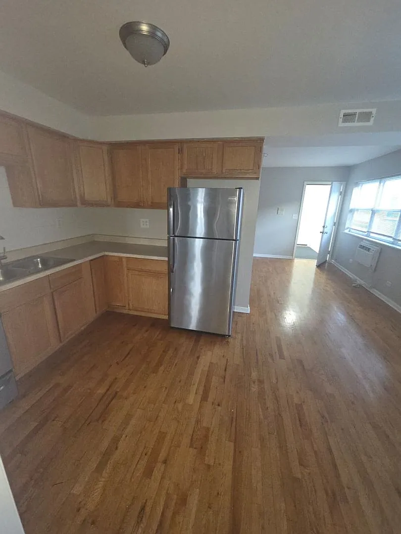 1 bed, 700 sqft, $1,375 — Photo 2
