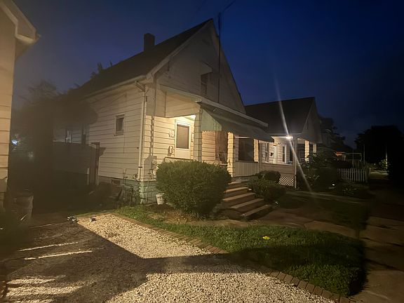 2nd image of 926 S Greenlawn Ave