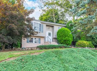 33 Post Brook Rd S, West Milford, NJ 07480