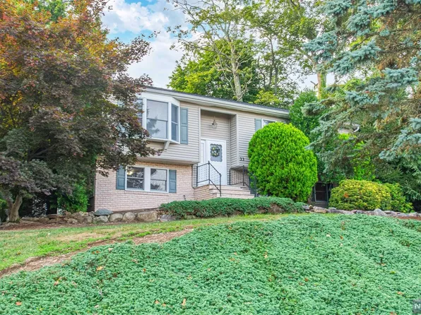 33 Post Brook Rd S, West Milford, NJ 07480