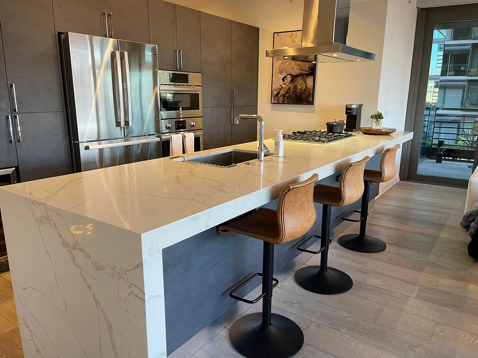 3 bed, 1900 sqft, $8,500 — Photo 3