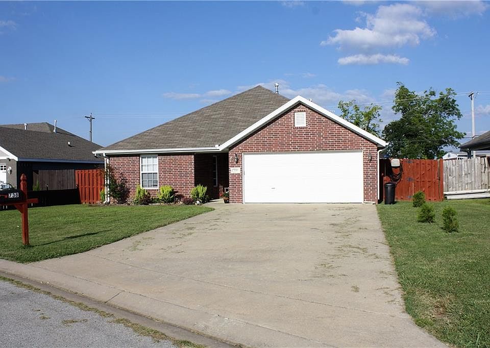 1st image of 738 Applegate Ln