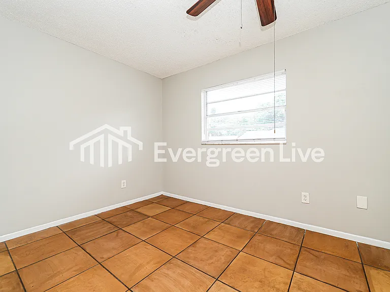 613 Charter Ct — Photo 5