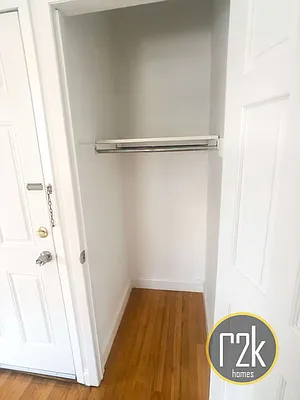 Rented by Realty 2000 Corp | media 27